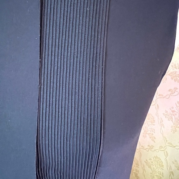 𝅺VINCE Black mock neck pleated sleeveless stretchy top size XS - Picture 3 of 8